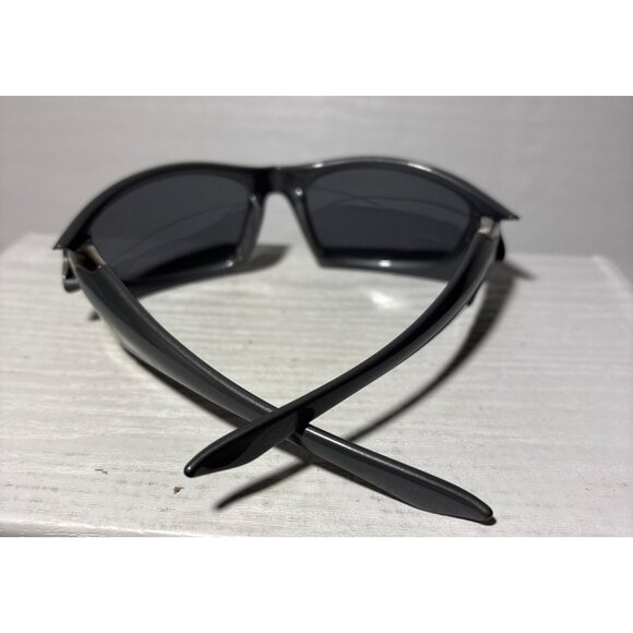 Stylish Gray Sunglasses - Picture 7 of 9